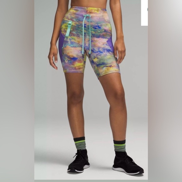 LULULEMON ~Cargo Super-High-Rise Hiking Shorts
Size 4 - Picture 8 of 11